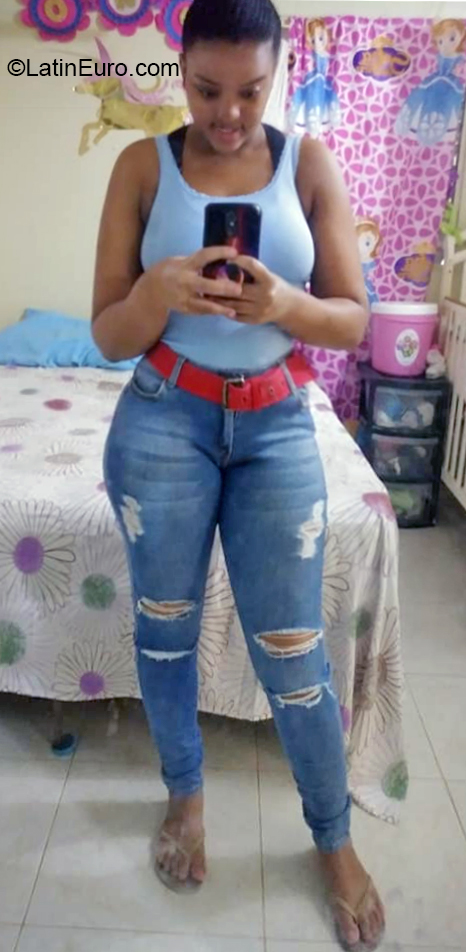 Date this foxy Dominican Republic girl Lisbeth from Santiago DO36915