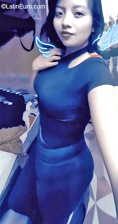 Date this tall Ecuador girl Andrea from Quito EC402