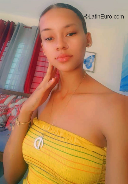 Date this good-looking Dominican Republic girl Oireiny from Jarabacoa DO36927