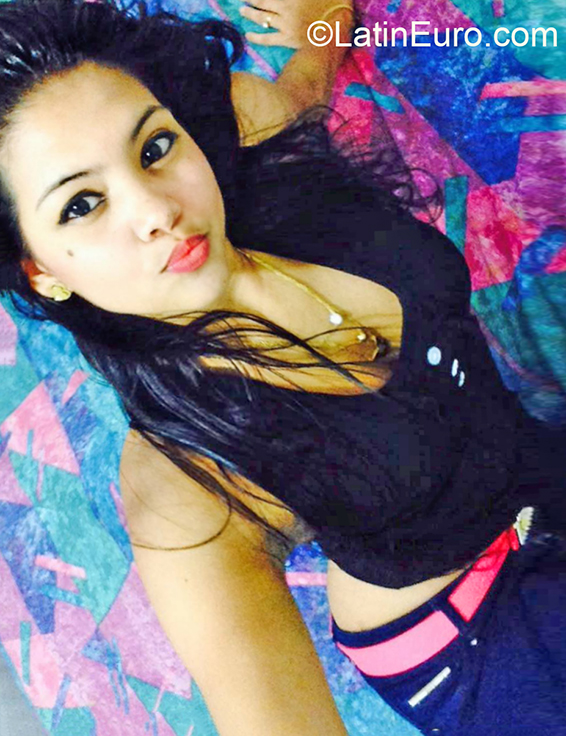 Date this happy Dominican Republic girl Darlenis from Santiago DO36929