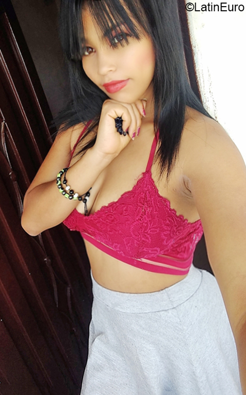 Date this hot Colombia girl Jackeline from Medellin CO26494