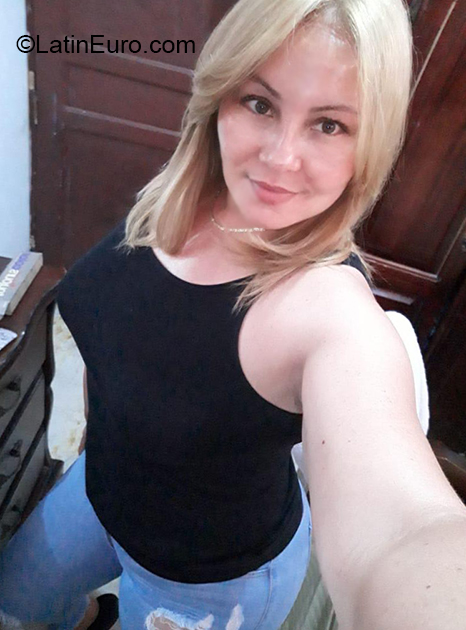 Date this stunning Dominican Republic girl Evelyn from Santiago DO36974