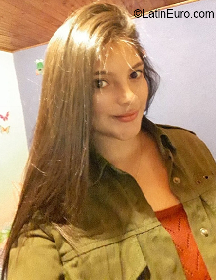 Date this hard body Colombia girl Yessenia from Medellin CO26513