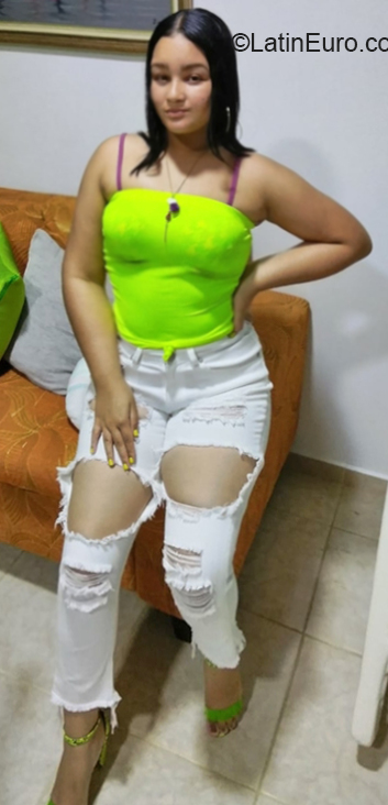 Date this lovely Dominican Republic girl Daniela from Santiago DO36993