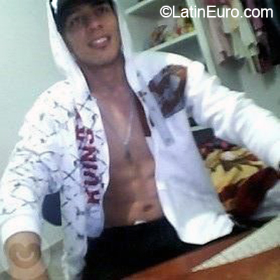 Date this athletic Venezuela man Jose Alejandro from Caracas VE2899
