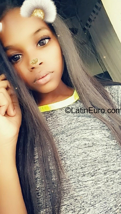 Date this foxy Dominican Republic girl Keicha from Hato Mayor DO37028