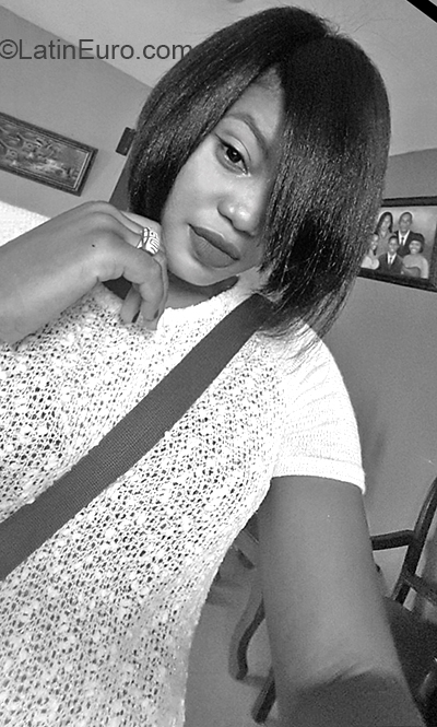 Date this voluptuous Dominican Republic girl Winy from Santo Domingo DO37035