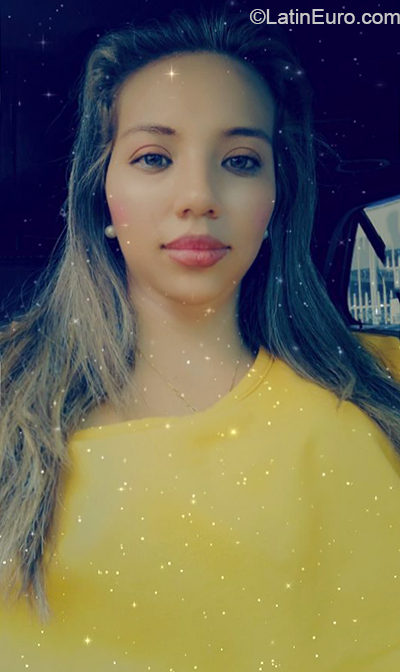 Date this hard body Colombia girl Fernanda from Bogota CO26548