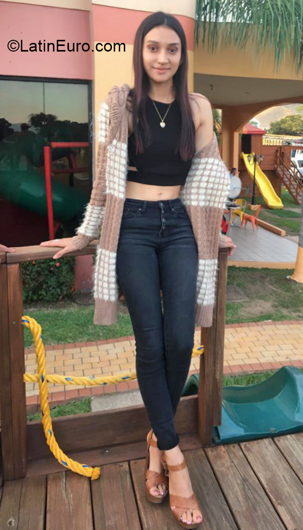 Date this delightful Honduras girl Sindy from Santa Maria del Real HN2754