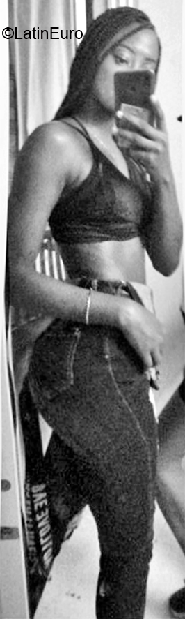 Date this fun Dominican Republic girl Loren from Santo Domingo DO37180