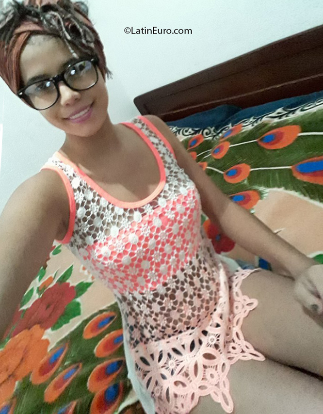 Date this happy Colombia girl Julia from Bucaramanga CO26659