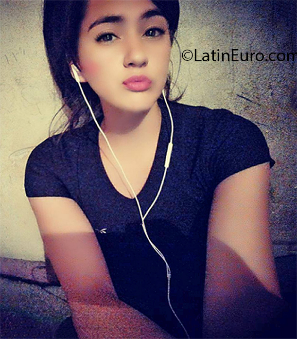 Date this lovely Argentina girl Sofia from Pocito AR318