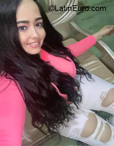Date this athletic Dominican Republic girl Yorlenny from Santo Domingo DO40350