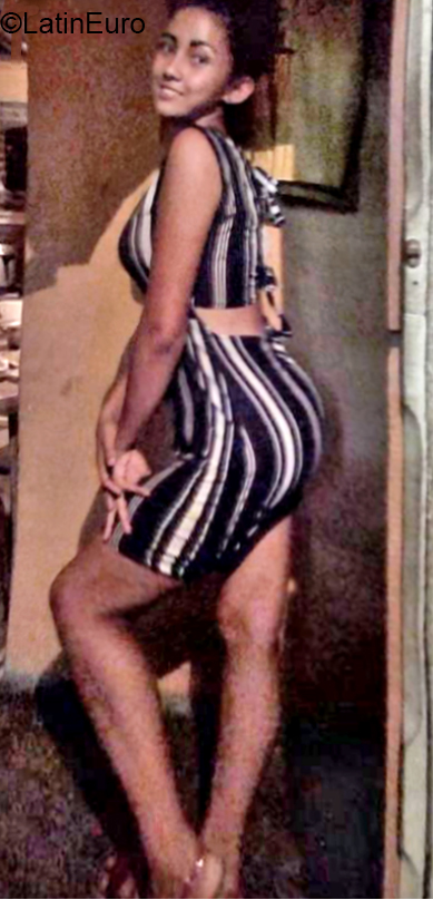 Date this exotic Venezuela girl Yulianny from Colombia VE2978