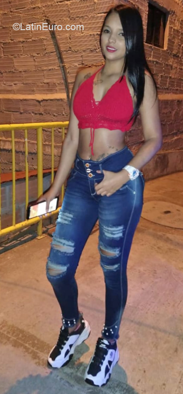 Date this funny Colombia girl Samantha from Medellin CO26774