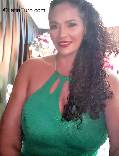 Date this sultry Brazil girl Edi from Palmas BR11042