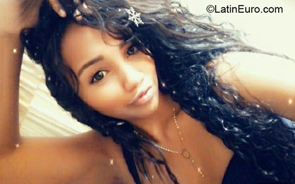 Date this voluptuous Venezuela girl Tebisiy from Caracas VE2984