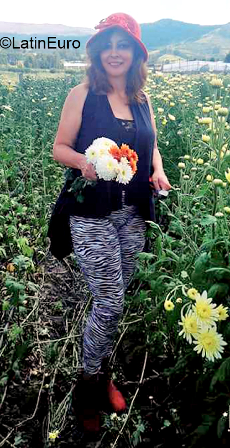 Date this voluptuous Ecuador girl Miriam from Quito EC432