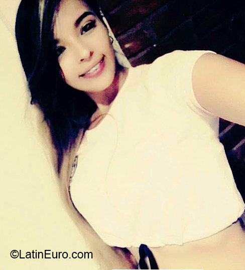 Date this charming Colombia girl Evelin from Cali CO26825