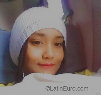 Date this voluptuous Dominican Republic girl Zeuni from Santo Domingo DO37438