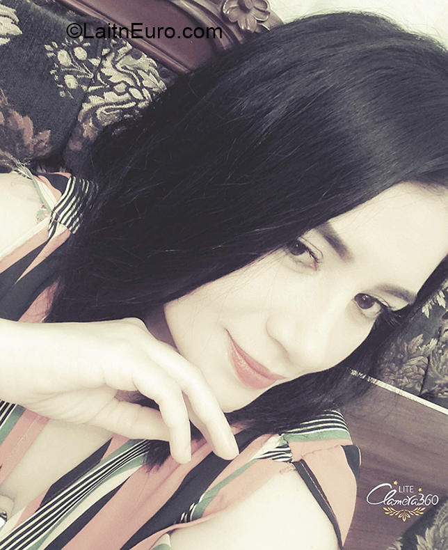 Date this hard body Ecuador girl Damaris from Quito EC434