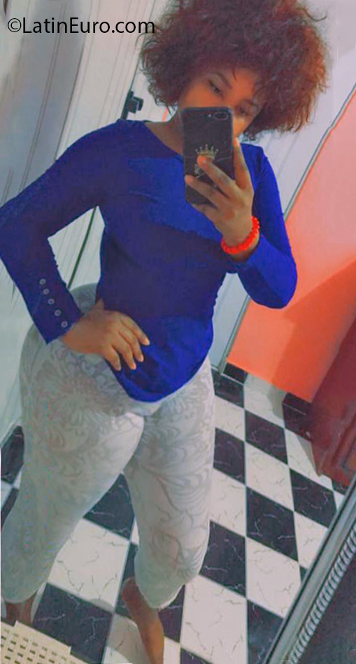 Date this sensual Dominican Republic girl Ana carina from Santo Domingo DO37486