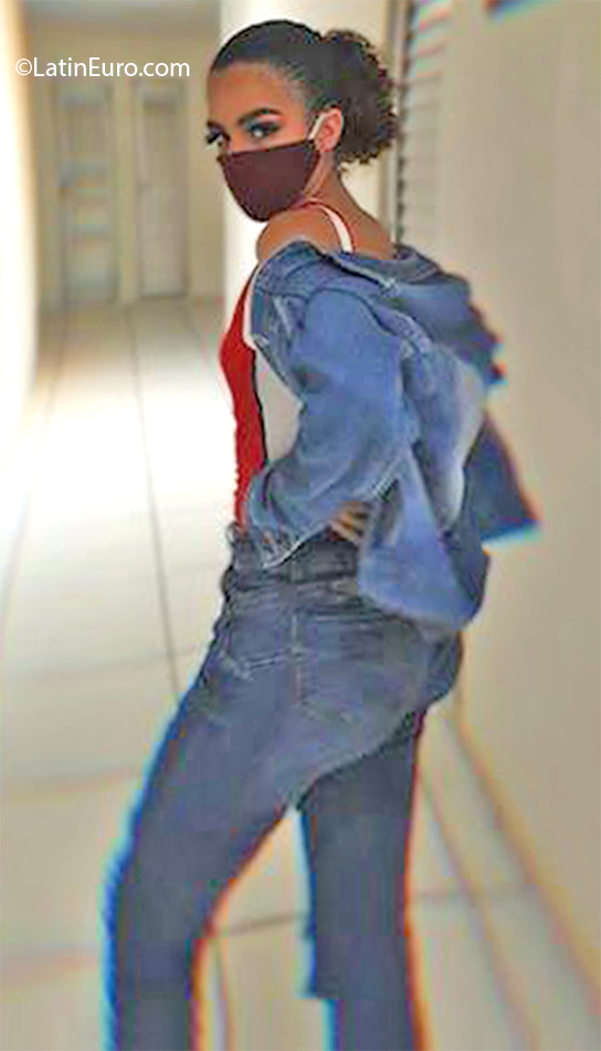 Date this charming Brazil girl Sara from Sao Paulo BR11059