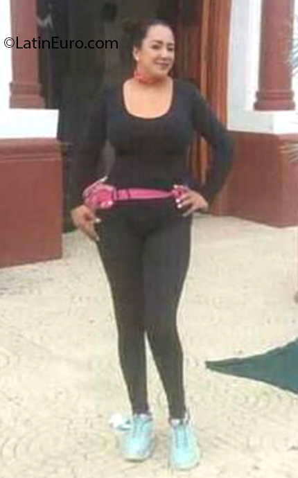 Date this fun Colombia girl Elena palacio from Medellin CO26904