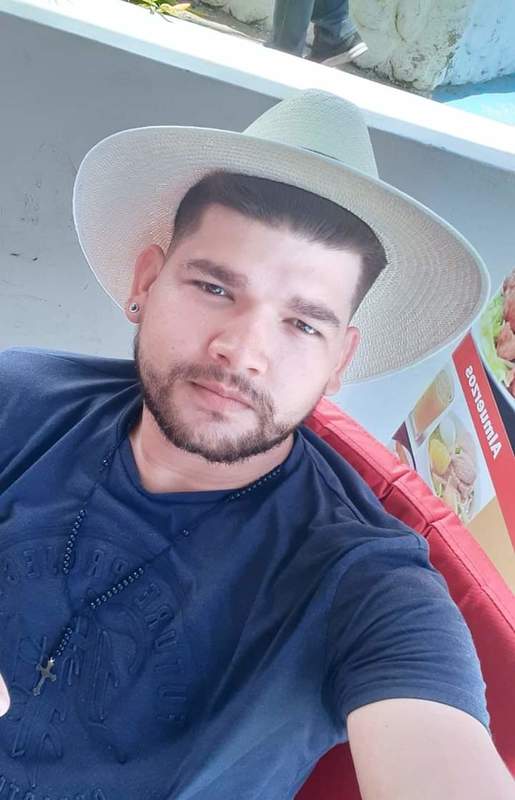 Date this lovely Ecuador man Paul Benitez from Manta EC443