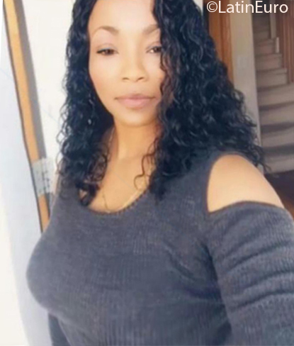 Date this attractive Canada girl Hannah from Toronto CA829