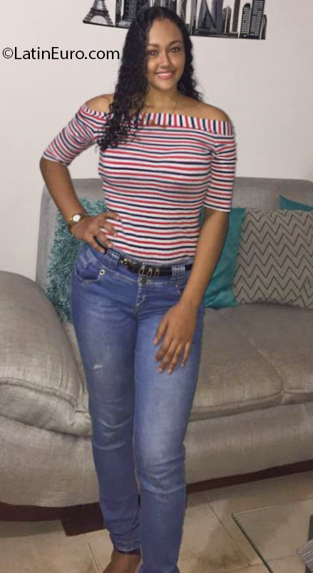 Date this attractive Colombia girl Luisa from Cali CO26911