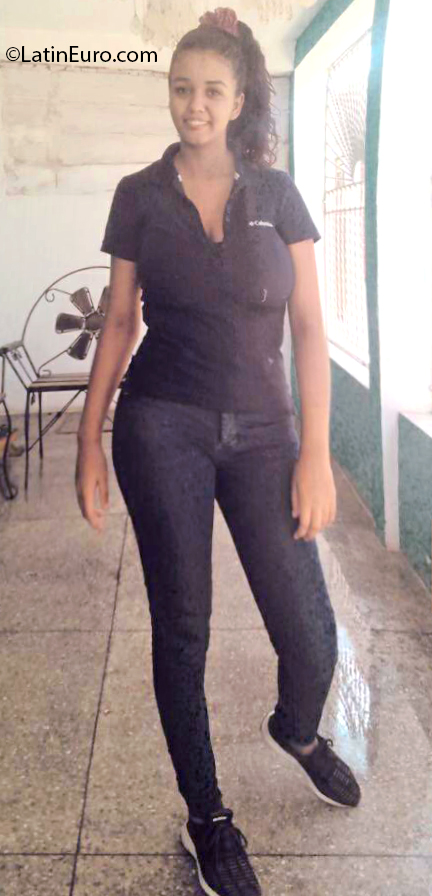 Date this exotic Venezuela girl Sara from Cumana VE3027