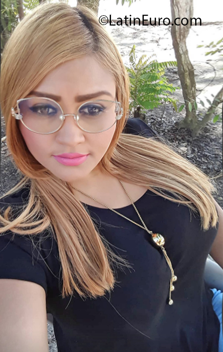 Date this stunning Dominican Republic girl Victoria from Santiago DO37577