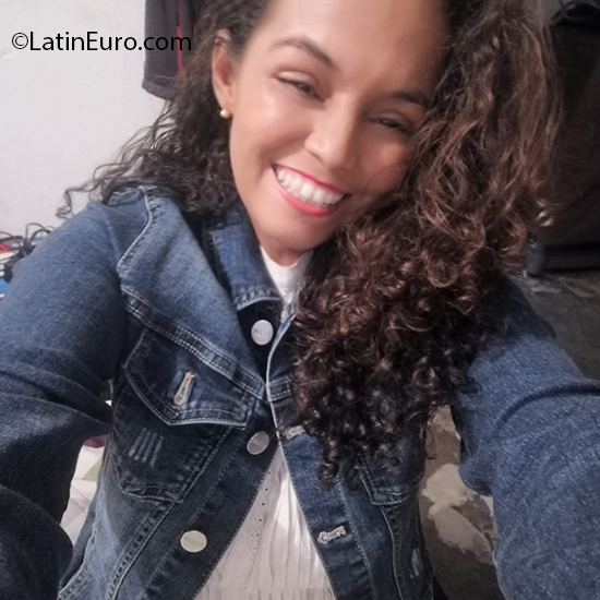 Date this cute Colombia girl Mary from Bucaramanga CO26935