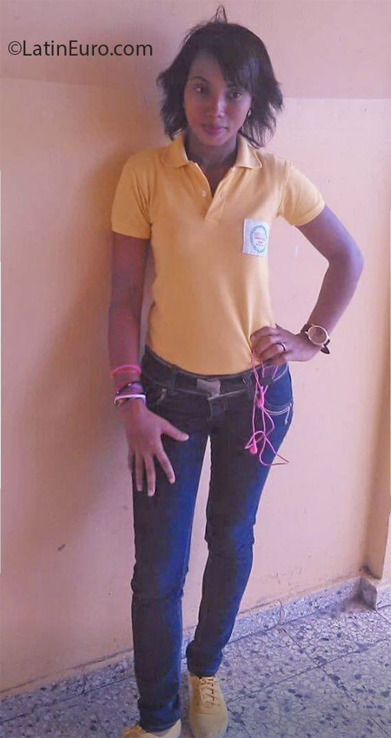 Date this stunning Chile girl Leana from Santiago CL163