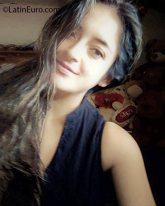 Date this sensual Peru girl Mercedes from Oxapampa PE1511