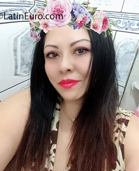 Date this athletic Brazil girl Shirley from Sao Paulo BR11069
