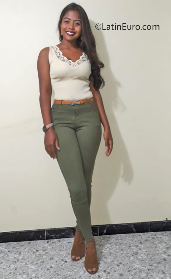 Date this beautiful Colombia girl Yami from Medellin CO26956