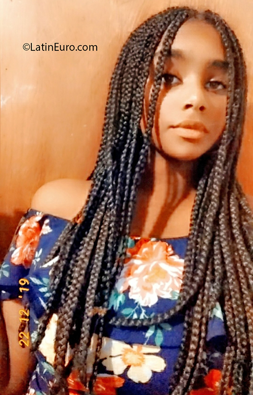 Date this pretty Dominican Republic girl Carolina from La Romana DO37616