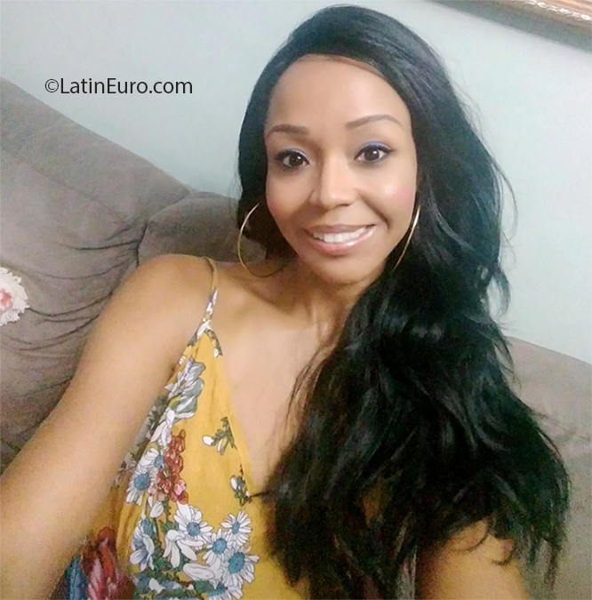 Date this voluptuous Brazil girl Jaqueline from Rio De Janeiro BR12427