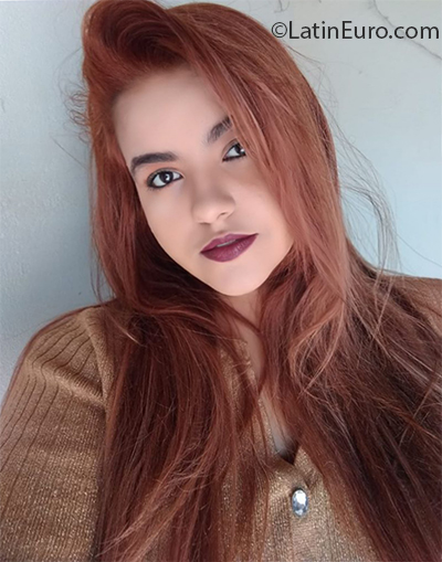 Date this hot Brazil girl Thatia from Sao Paulo BR11083