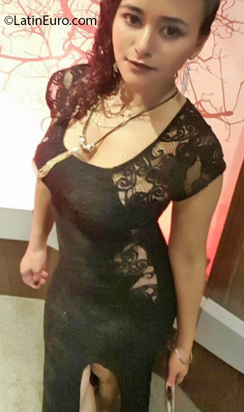 Date this beautiful Colombia girl Patricia from Bogota CO27341