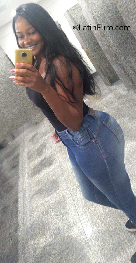 Date this voluptuous Brazil girl Mara from Rio de Janeiro BR11093