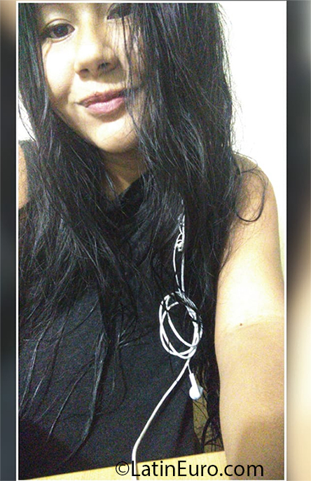 Date this happy Peru girl Hayana from Lima PE1524