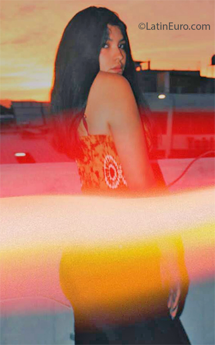 Date this athletic Peru girl Vivian from Araquipa PE1526