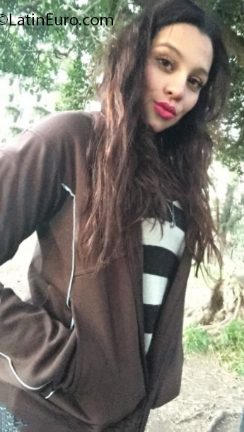 Date this cute Argentina girl Julieta from Buenos Aires AR366