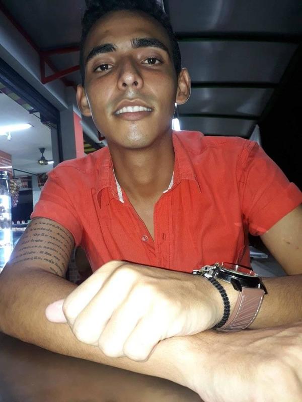 Date this happy Colombia man ENDURIS from San Martín CO27042