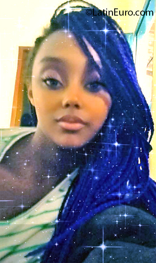 Date this happy Brazil girl Ana from Paracatu BR11098