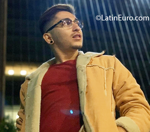 Date this athletic Colombia man David from Bogota CO27058