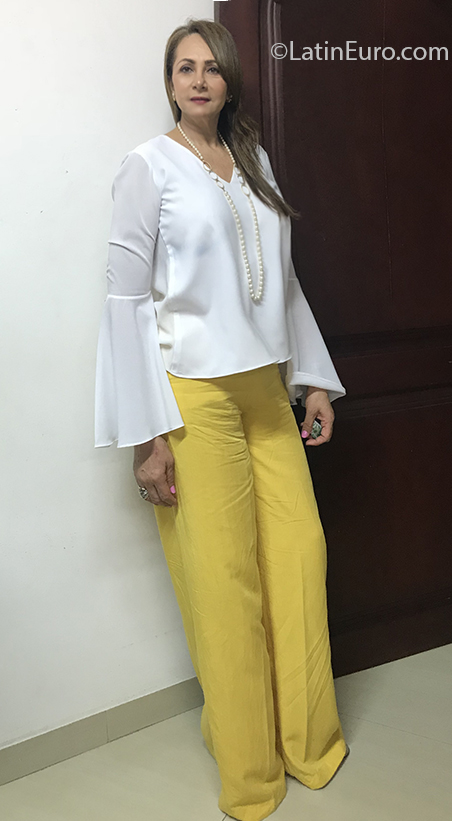 Date this young Colombia girl Monika from Barranquilla CO27064